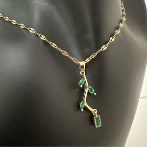 Leaf Pendant Gold Necklace